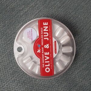 Olive & June Press-on Nails